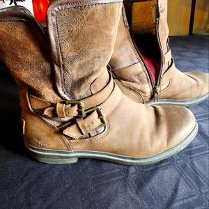 Ladies Ugg fall/ winter boots